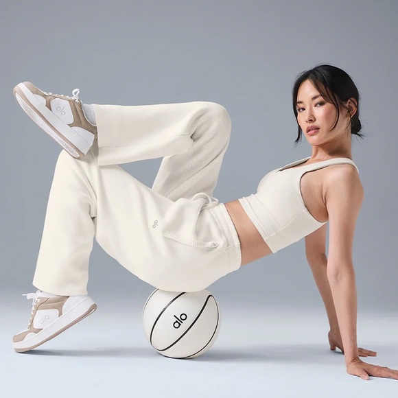 ALO Yoga Pants - ALO YOGA Ivory Straight Leg Sweatpants Unisex Small